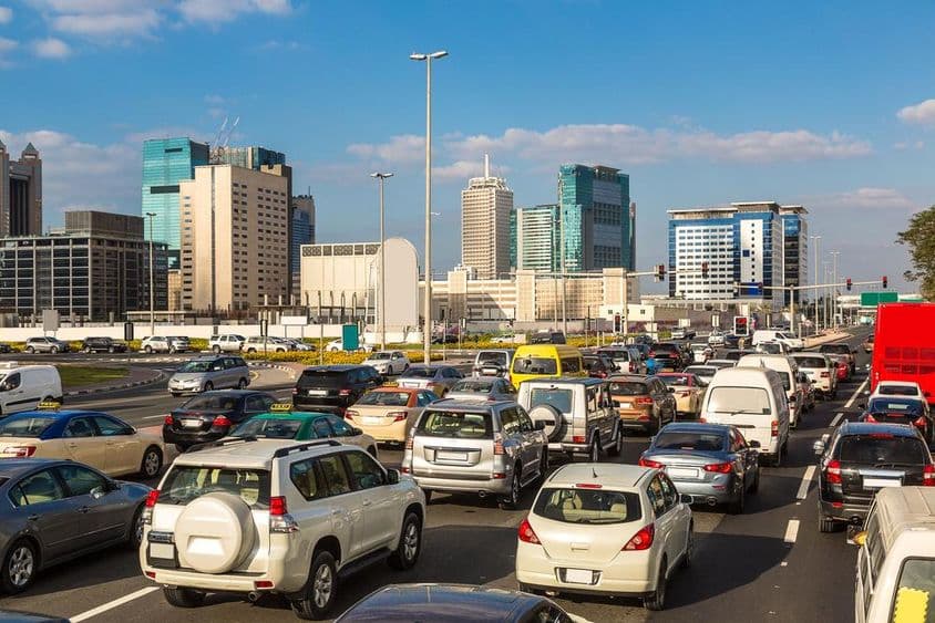 Atasco de tráfico en la carretera Sheikh Zayed de Dubái.