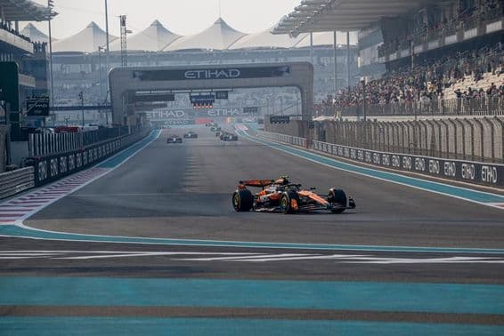Entrenamiento para el Gran Premio de Fórmula 1 de Abu Dhabi.