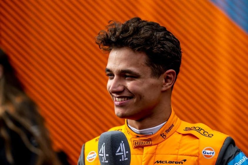 Lando Norris del Reino Unido en colores del equipo McLaren F1.