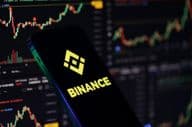 Logotipo de Binance en la pantalla de un iPhone.