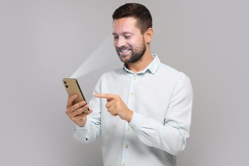 Aplicación de reconocimiento facial verificación biométrica.