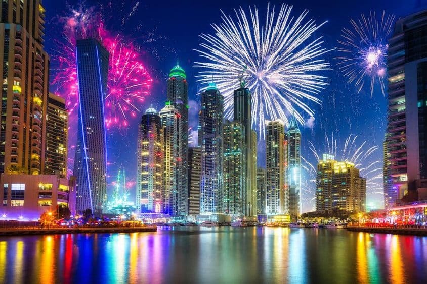 Fuegos artificiales de Año Nuevo en Dubái, Emiratos Árabes Unidos.