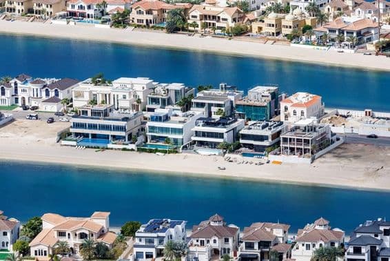 El Palm Jumeirah de Dubái, una isla artificial con beachfront y villas de lujo.