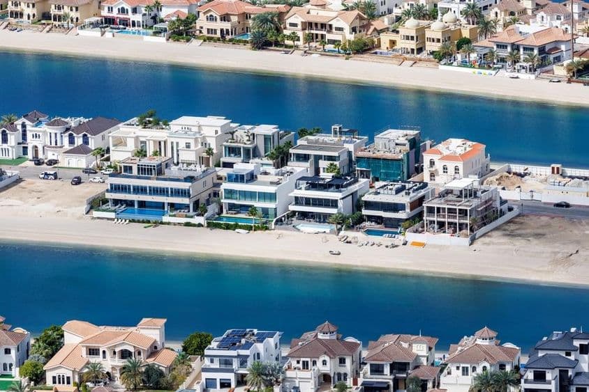 El Palm Jumeirah de Dubái, una isla artificial con beachfront y villas de lujo.
