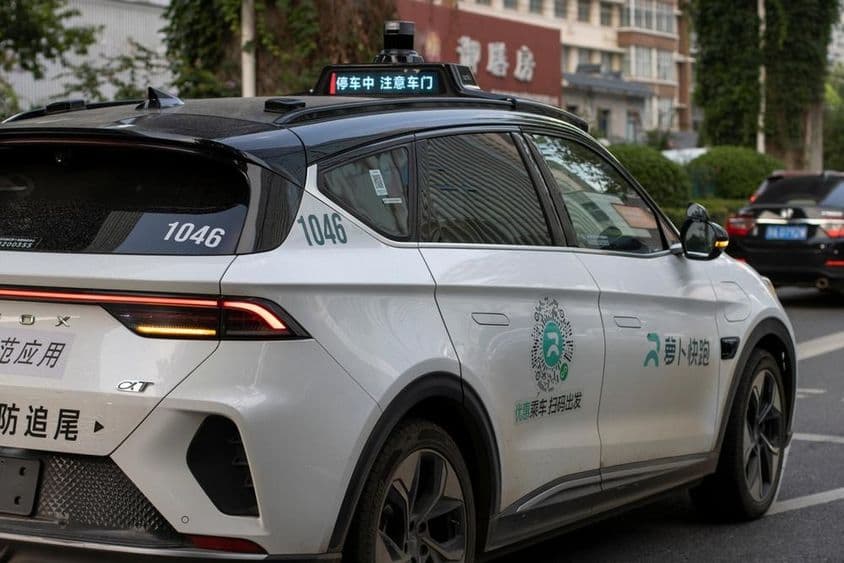 Robotaxi eléctrico autónomo de la compañía tecnológica china Baidu.