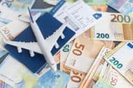 Precios de boletos de avión, billetes de euro.