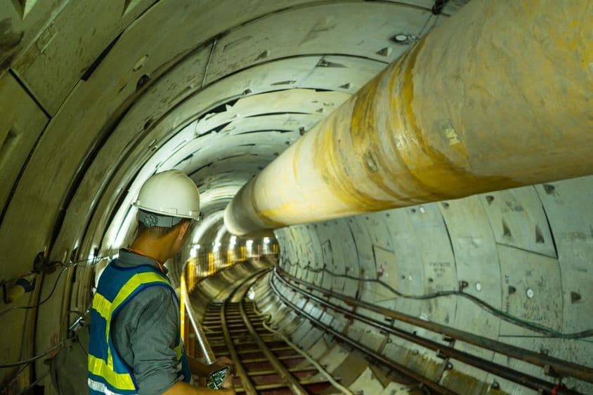 Infraestructura de túnel subterráneo.