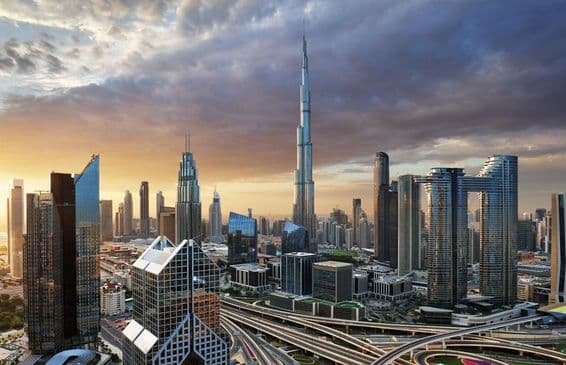 Emiratos, paisaje urbano de Dubái.