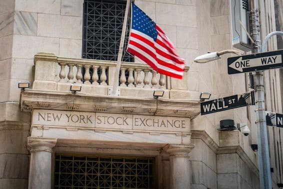 Bolsa de Nueva York en la esquina de Wall Street y New Street.