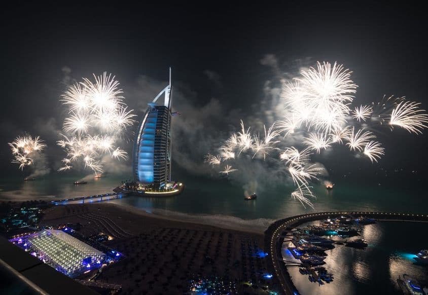 Fuegos artificiales de Año Nuevo en Burj al Arab.