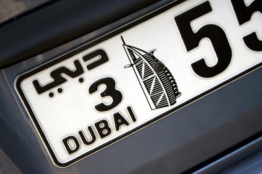 Una placa de matrícula de Dubai.