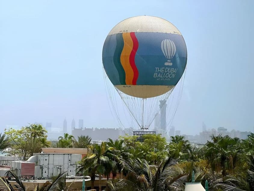 Hermosa vista desde un globo aerostático en el Hotel Atlantis Palm.