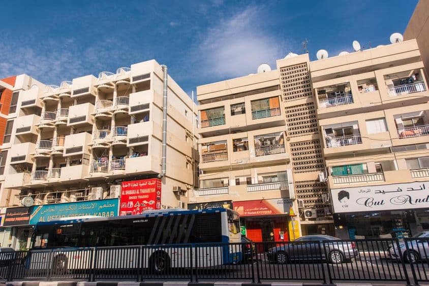 Edificios en el casco antiguo de Dubai, distrito de Al Fahidi, Bur Dubai.