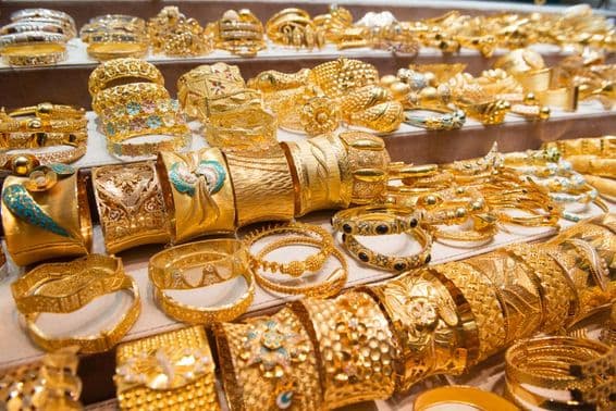 Exposición de joyas en el mercado del oro en Dubái.