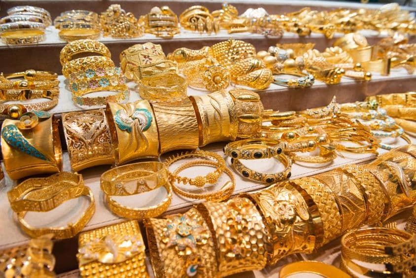 Exposición de joyas en el mercado del oro en Dubái.
