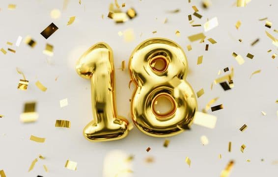 18 años, globos dorados.