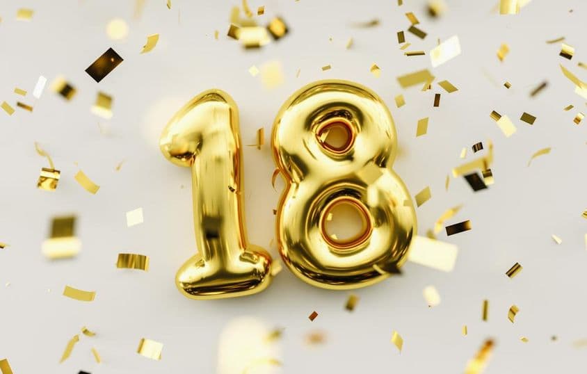 18 años, globos dorados.