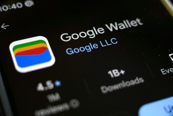 Aplicación de billetera en la App Store en la pantalla de un teléfono.