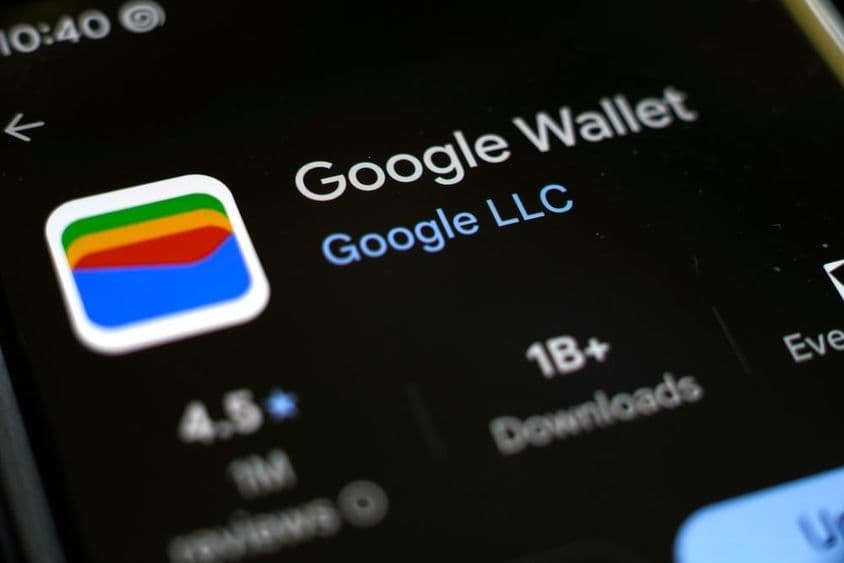 Aplicación de billetera en la App Store en la pantalla de un teléfono.