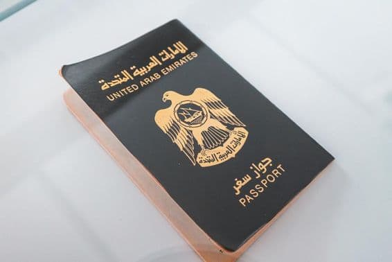 El pasaporte de los Emiratos Árabes Unidos.