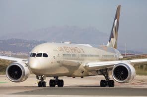 Etihad Airways Boeing 787-9 Dreamliner en la calle de rodaje.