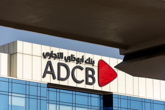 Banco Comercial de Abu Dhabi (ADCB) en la ciudad de Dubái.