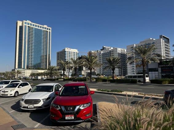 Edificios en el Complejo Residencial Dubailand, una nueva área residencial.