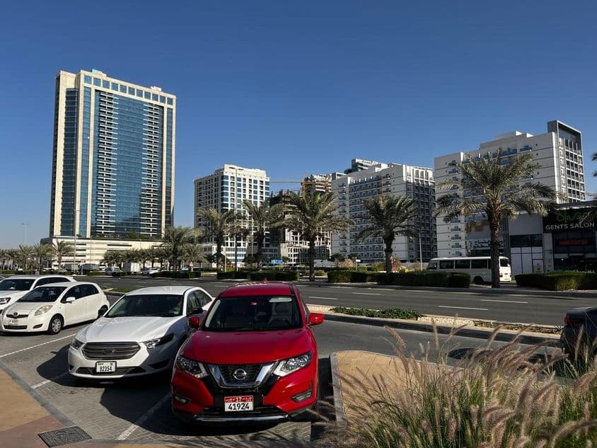Edificios en el Complejo Residencial Dubailand, una nueva área residencial.
