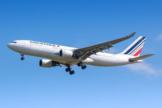 Avión Airbus A330 de Air France en el Aeropuerto Charles de Gaulle de París.