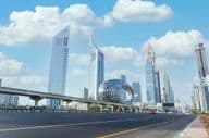 Museo del Futuro en Dubái desde la carretera Sheikh Zayed.