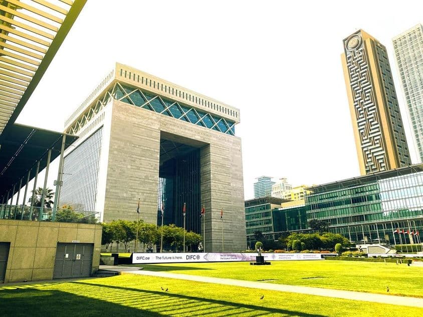 Distrito financiero de Dubái, área DIFC, Emiratos Árabes Unidos.