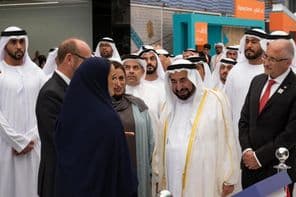 El Gobernante de Sharjah inaugurando la Feria Internacional del Libro de Sharjah.