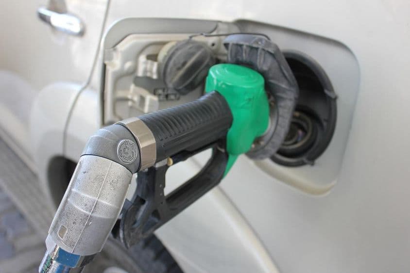 Equipo de estación de servicio en una bomba de combustible.