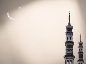 Mezquita de Emiratos Árabes Unidos durante el Ramadán.