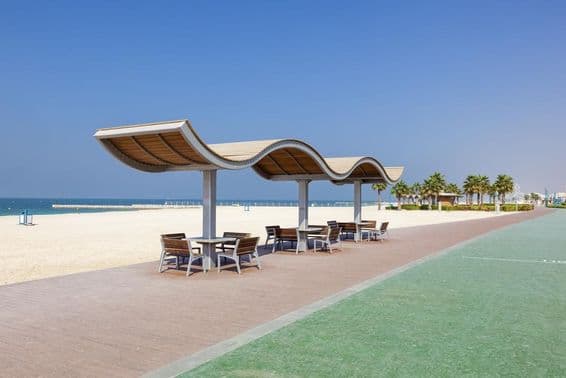 La playa pública en Umm Suqeim en Dubái.