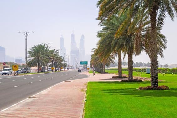 Calles de Dubái en Jumeirah Beach.