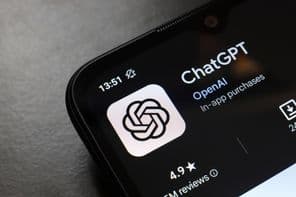 El logotipo de la aplicación ChatGPT mostrado en la pantalla de un smartphone.