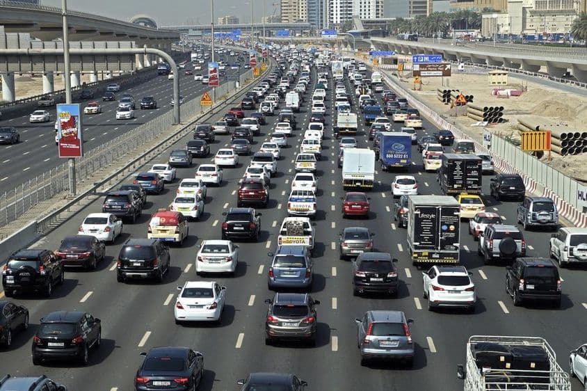 Atasco de tráfico en la carretera Sheikh Zayed en Dubái.