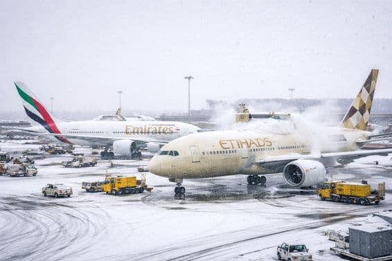 Tormenta invernal causa caos aéreo