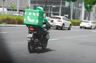 Motocicleta de entrega de alimentos Careem en Dubái.