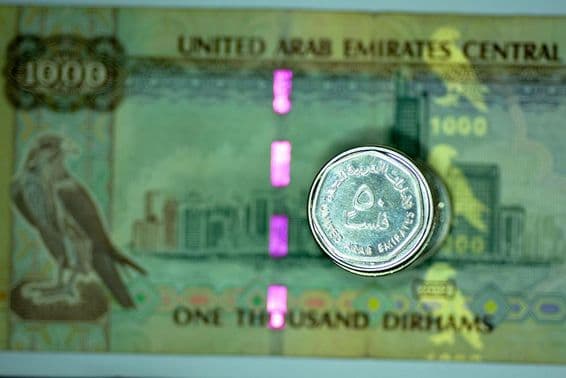 Billetes y monedas.