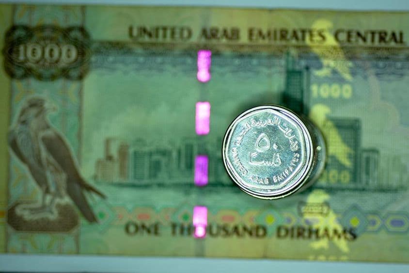 Billetes y monedas.