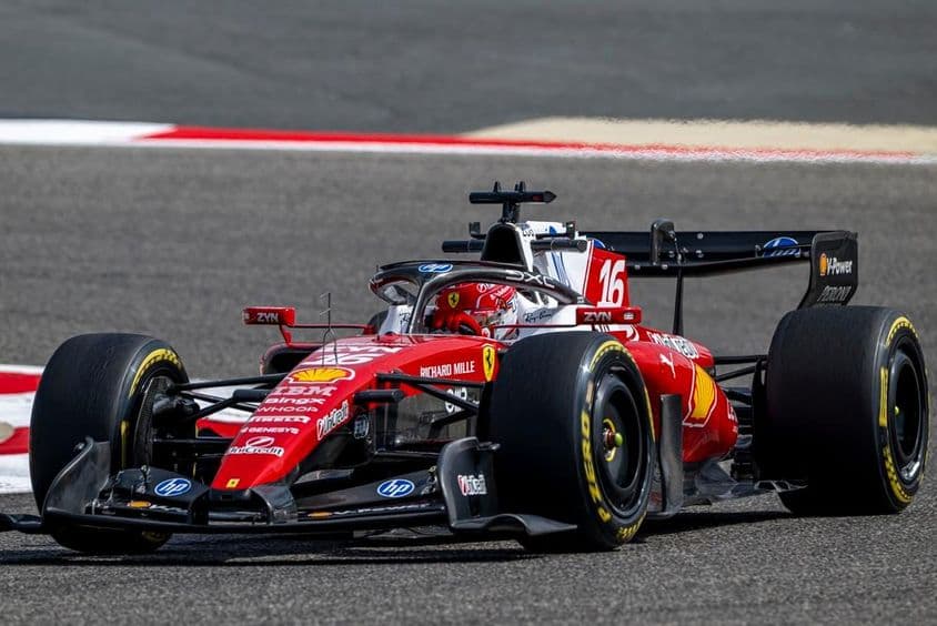 SAKHIR, BAHREIN Charles Leclerc compitiendo en su Ferrari.