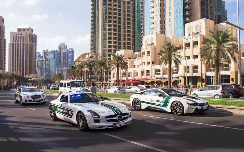 Desfile en el día nacional de los Emiratos Árabes Unidos.