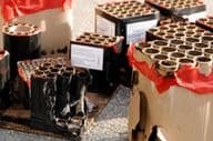 Desechos de fuegos artificiales usados