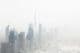 Vista del paisaje urbano en niebla, Dubái, Emiratos Árabes Unidos