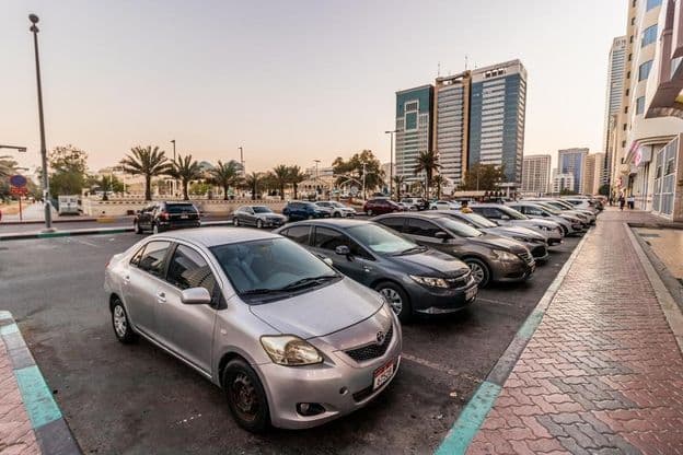 Estacionamiento en el centro de Abu Dhabi