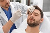 Tratamiento facial masculino discreto