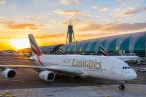 Aeropuerto de Dubái al atardecer