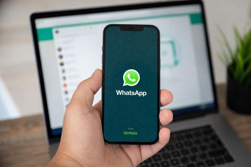 Restricciones de WhatsApp en EAU 2026